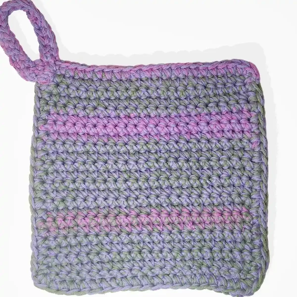 washcloth-sturdy-stitch-detail.webp A full view of the Loire washcloth showing the tidy, artisan finish and uniform crochet stitches
